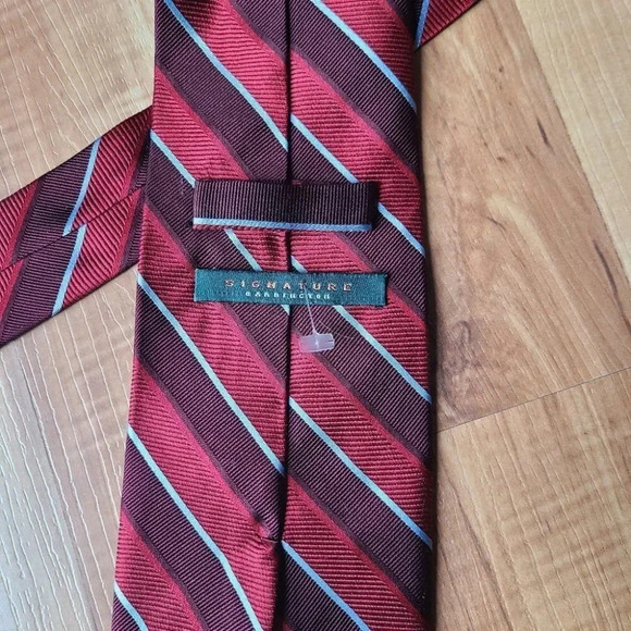 Signature Red stripped silk  tie - Picture 5 of 5